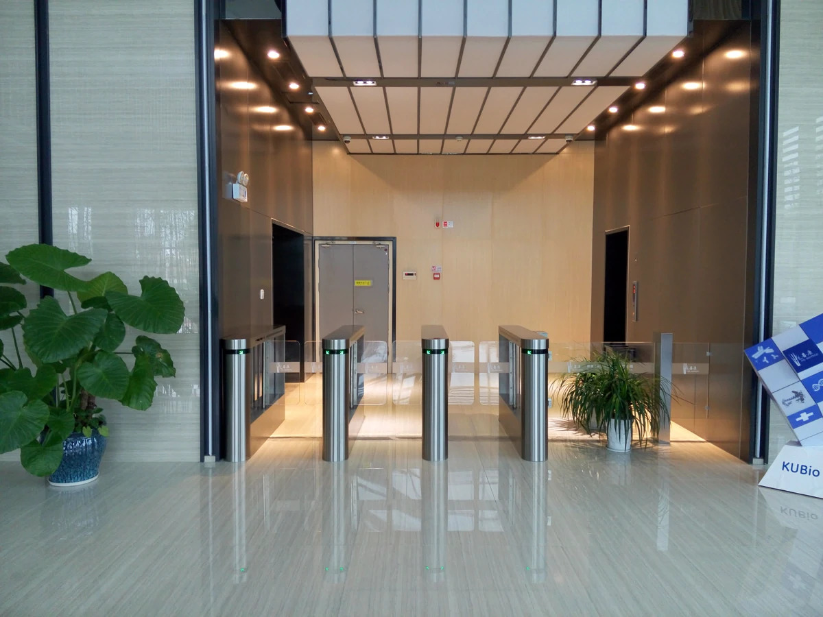 Installation de contrôle d'entrée physique par tourniquets